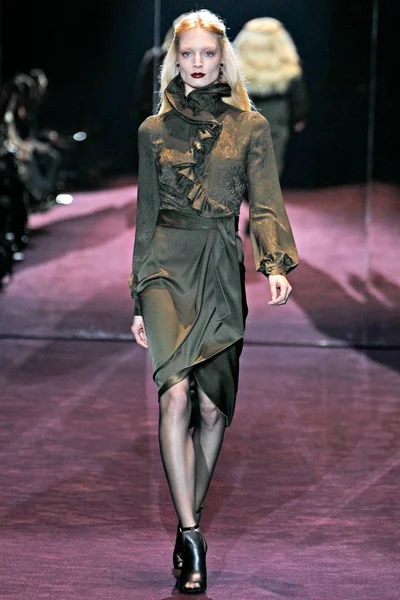 Look 15